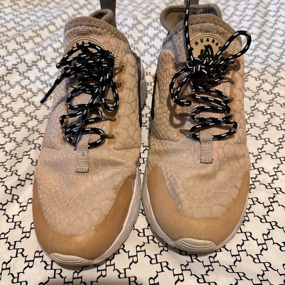 Nike Huarache - Picture 1 of 5